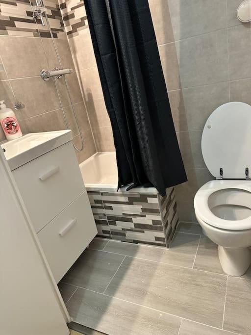 Studio Moderne Proche Disney Land Биси Сен Жорж Екстериор снимка